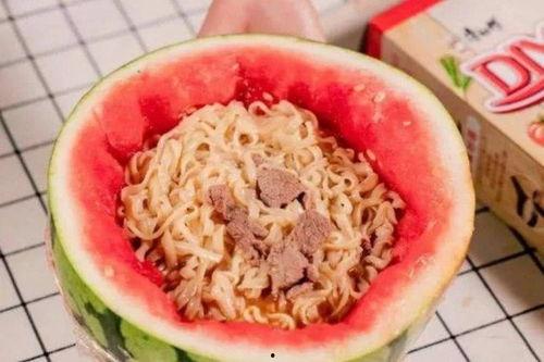 肥宅水怎么吃瓜,解锁夏日休闲新姿势