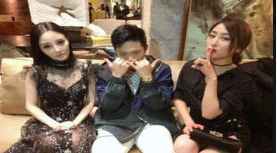 热点吃瓜男女,揭秘男女生在吃瓜过程中的心理差异