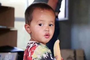 安静吃瓜被认出,揭秘明星身份曝光的瞬间